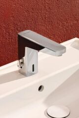 Artema Root Square Temassız Çift Su Girişli Elektrikli Lavabo Bataryası A47128