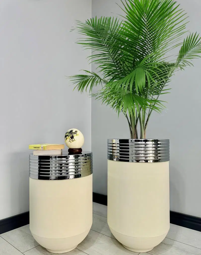 ELEGANT Dekoratif Krom Darbuka Krem Saksı 70cm + Sehpa 60cm İkili Set ELGNTBYZSETKRM